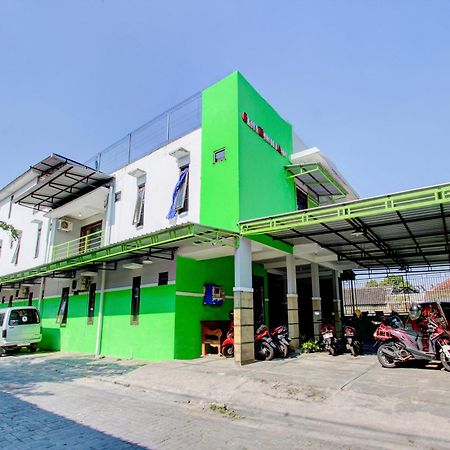 Super Oyo 93012 Griya Kencana Asri Syariah Lawean Kültér fotó