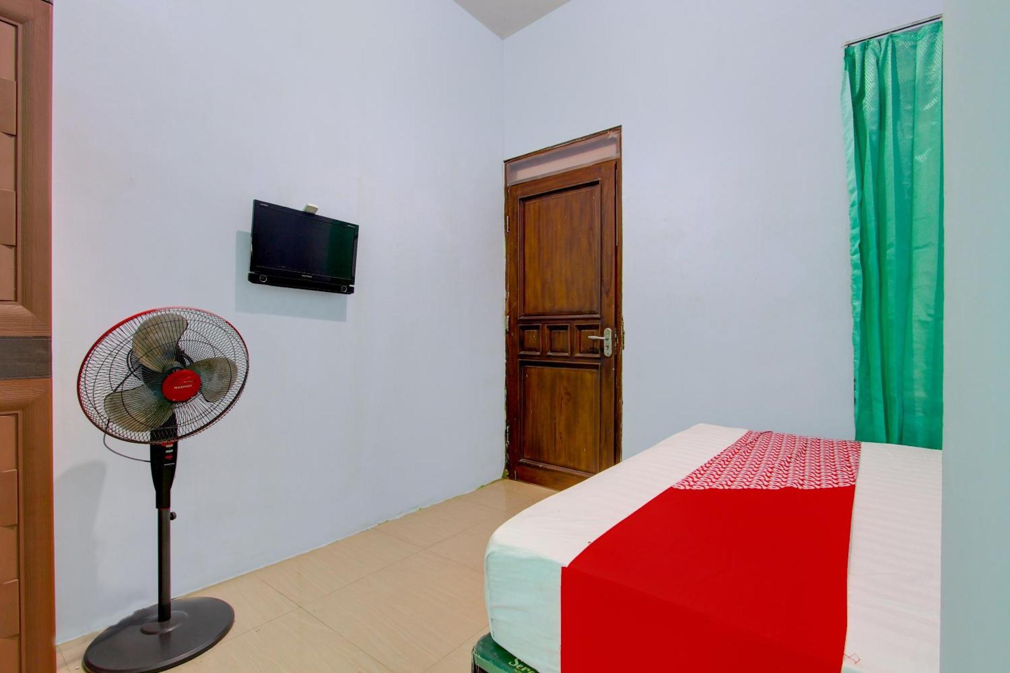 Super Oyo 93012 Griya Kencana Asri Syariah Lawean Kültér fotó