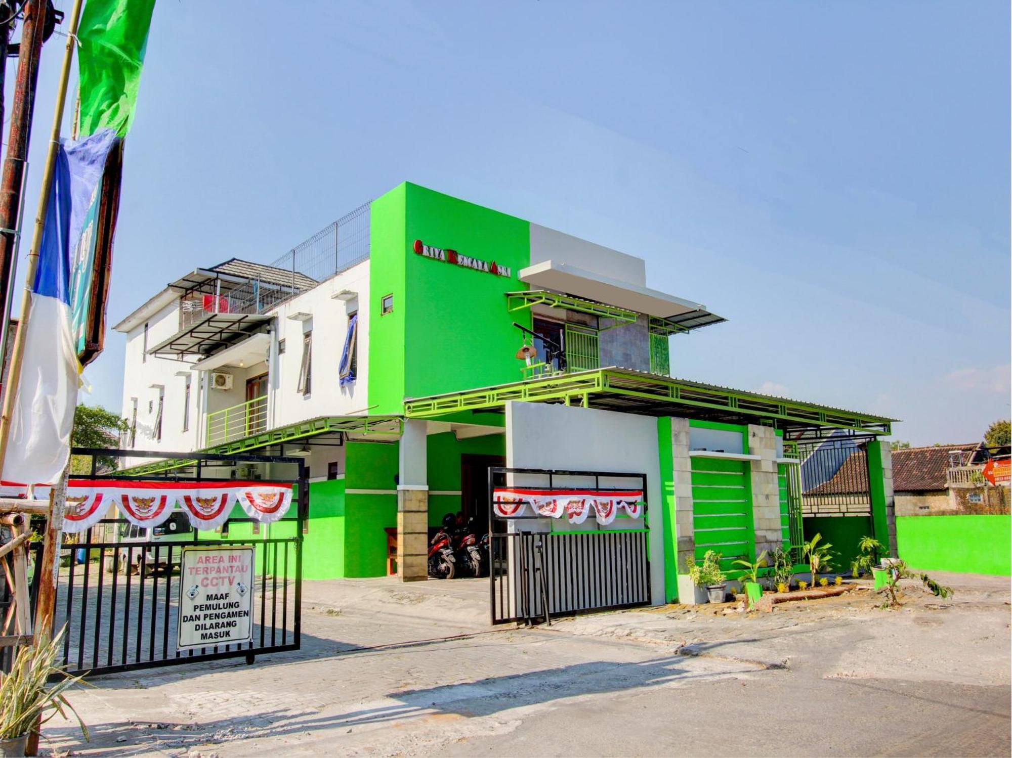 Super Oyo 93012 Griya Kencana Asri Syariah Lawean Kültér fotó
