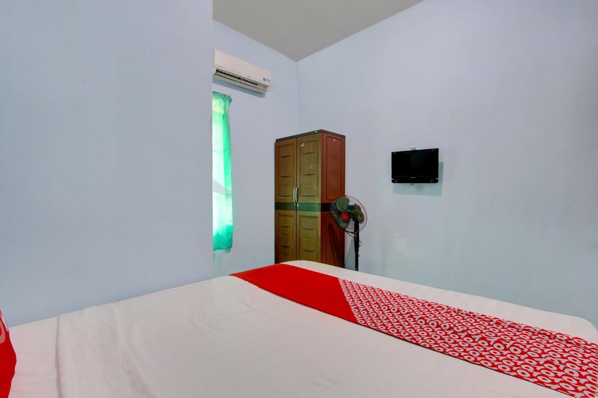 Super Oyo 93012 Griya Kencana Asri Syariah Lawean Kültér fotó